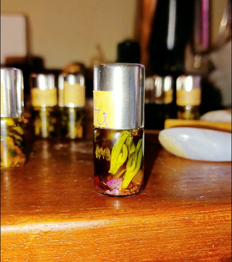 ZbFwmx 20 Pack Set 1ML Mini Sample Roll Glass Bottles for Essential Oils Roller Refillable Perfume Roll Bottle (Pure-Sliver) - Image 2